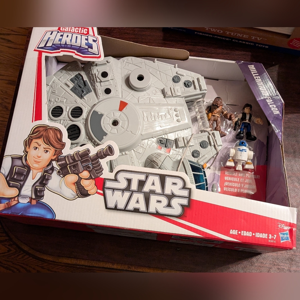Disney Star Wars Galactic Heroes Millennium Falcon + 3 Figures NIB